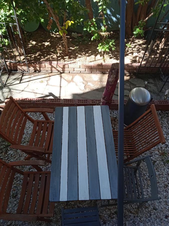 Apartment With Barbecue 1 Km Beach أثينا المظهر الخارجي الصورة